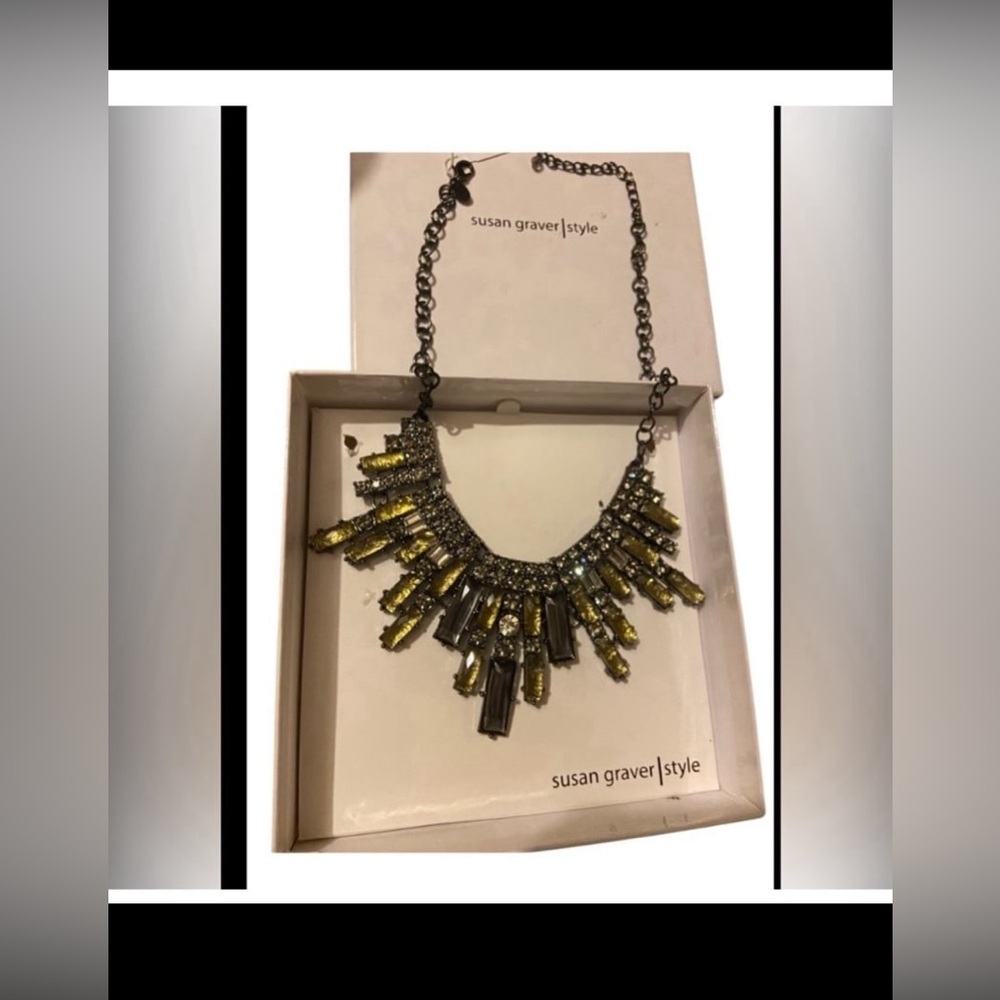 Susan Graver NEW NWT Statement Bib Costume Necklace